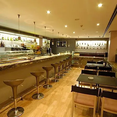 Tanit Hotel 3*