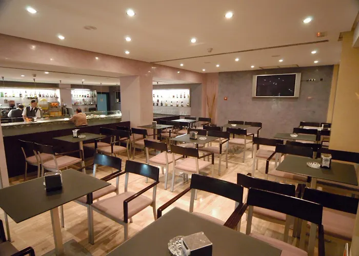 Tanit Hotel 3*